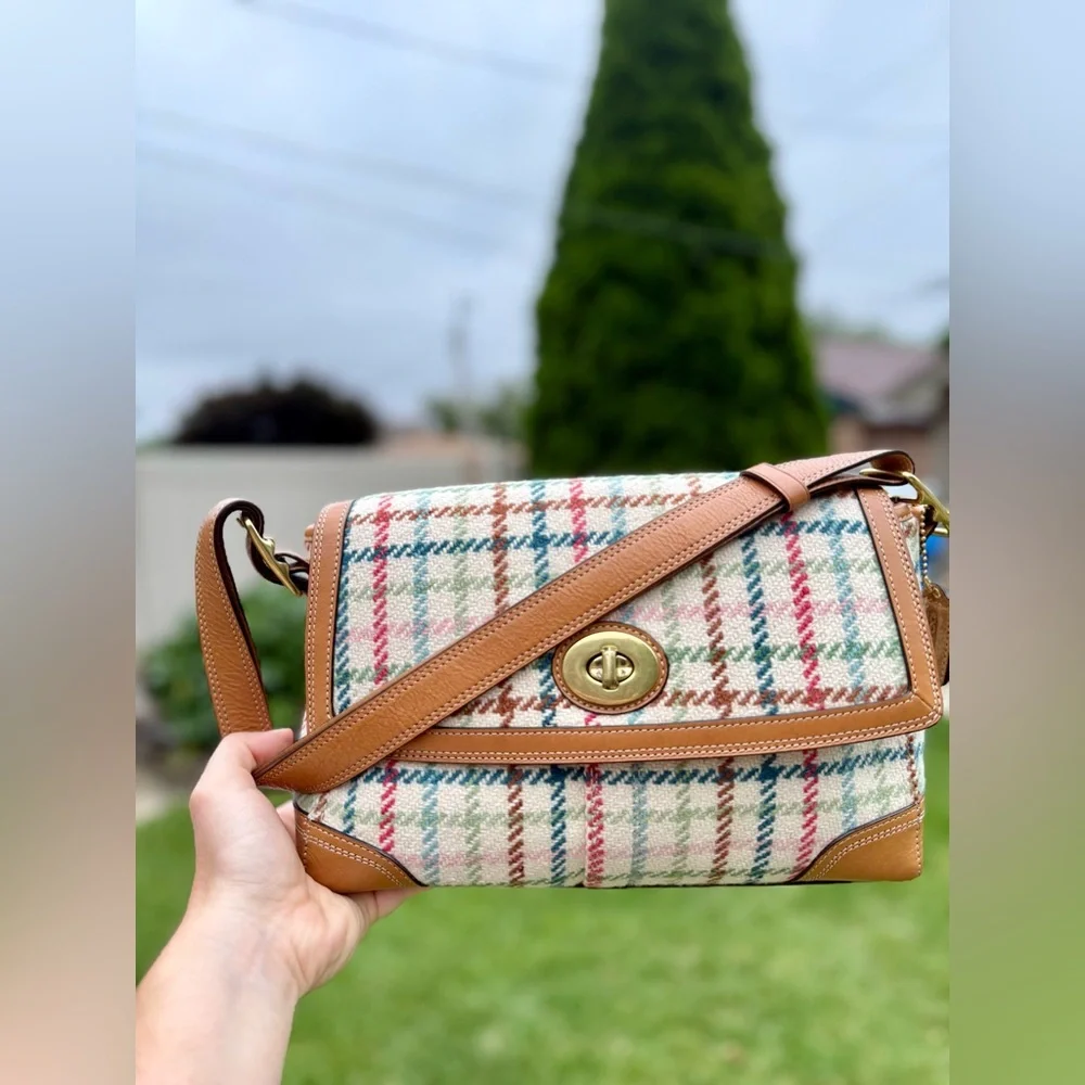 โผ๏ธSOLDโผ๏ธCoach Y2K Wool Hampton Tattersall Houndstooth Turnlock Convertible Bag - Picture 1 of 11
